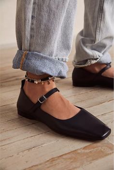 Handcrafted US sizing. Fits true to size. Square Toe Ballet Flats, Mary Jane Flats Outfit, Square Toe Mary Jane, Office Flats, Ballet Flats Outfit, Women's Office, Flats Outfit, Work Fits, Office Shoes