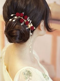 Looking to add an oriental touch to your wedding. This beautiful red rose with golden leave bridal hair clip, decorated with fresh water pearls , is a simple and pretty addition to your bridal up-do, adding a dash of elegance your Chinese wedding/tea ceremony. 2 stylesNo Tassel: Length 15cmWith Tassel: Length 11.5cm, Tassel Length: 9cm 18th Debut, Chinese Wedding Tea Ceremony, Rose Hair Accessories, Wedding Tea Ceremony, Rose Hair Clip, Bridal Roses, Beautiful Red Roses, Wedding Tea, Bridal Hair Clip