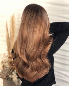 35 Golden Brown Hair Ideas To Inspire Your Next Dye Job Gold Brown Hair, Golden Hair Color, Warm Hair Color, Golden Brown Hair, Brown Hair Shades, Gorgeous Hair Color, Hair Color Auburn, Blonde Hair Inspiration, Golden Hair