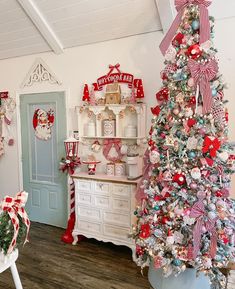 Gingerbread Christmas Tree Ideas, Christmas Tree Inspo, Christmas Jingles, Christmas Gingerbread House, Hot Cocoa Bar, Cocoa Bar