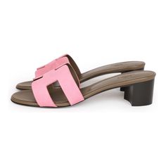 This pair of Oasis sandals are in rose suede and feature the iconic H. Origin: ItalyCondition: Pristine; new or never wornAccompanied by: Hermes box, dustbagsSize: 36.5 EU Luxury Pink Mules For Summer, Luxury Pink Summer Mules, Luxury Pink Open Heel Mules, Luxury Pink Mules For Spring, Luxury Suede Mules For Summer, Chic Sandals With Suede Lining For Summer, Luxury Suede Summer Heels, Pink Sandals With Contrasting Heel Counter For Summer, Pink Suede Sandals For Spring