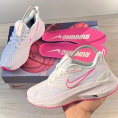 Nike Pink Shoes, Cute Running Shoes, Best Volleyball Shoes, Cute Womens Shoes, Nike Shoes Women Fashion, Basket Sport, Trendy Shoes Sneakers, Preppy Shoes, Pretty Shoes Sneakers