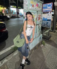 Staycation Outfits Summer, Showing Off Outfit Pose, Cute Japan Outfits, Japanese Street Style Summer, Thai Fashion Street, Japan Outfit Aesthetic, Summer In Asia, Japanese Poses, Summer Japanese Outfits