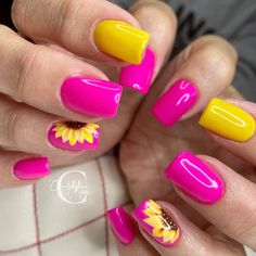 Craving a fresh start for your nails this season? Explore our idee unghie corte collection for inspiration and discover designs that will elevate your short nails to new heights of style. Pink And Yellow Nails, Yellow Nail Art, Yellow Nails Design, Yellow Nail, Sunflower Nails, Coffin Nails Long, Pink Nail Designs, Pink Acrylic Nails