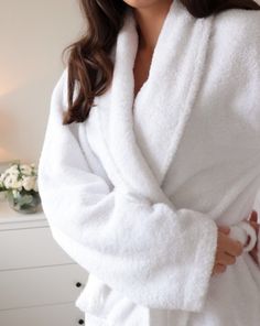 Retreat for a relaxing evening at home in our signature Mirage Robe. Expertly woven along the Aegean coast with 450gsm 100% Turkish cotton which is breathable, absorbent and lightweight, giving you the perfect blend of comfort and quality. ﻿Featuring a shawl collar and below the knee length.