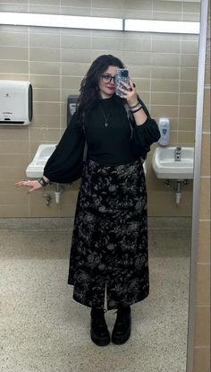 Long Skirt Mom Outfits, Maxi Skirts Plus Size Outfit, Styling Long Skirts Plus Size, Gray Maxi Skirt Outfit For Fall, Grunge Outfits Skirts Long, Outfit Inspo Aesthetic Winter Plus Size, Womens Goth Outfits, Pretty Long Skirt Outfits, Witch Office Outfit