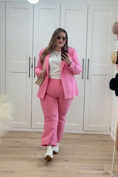 Barbie Outfits Plus Size, Barbie Plus Size Outfits, Pink Outfit Plus Size, Barbie Movie Aesthetic, Barbie Barbie Movie, Ken Outfits, Plus Size Business Attire, Barbiecore Outfit