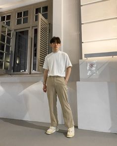 Korean Khaki Pants Outfit Men, Minimalist Fashion Men, Trendy Boy Outfits, Mens Casual Dress Outfits, Men Stylish Dress, Mens Outfit Inspiration