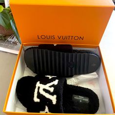 Brand New Louis Vuitton Flats, Fur Slippers, Slippers Cozy, Slipper Sandals, Black White Pink, Gucci Bags, Luxury Shoes, Indore, E Mail