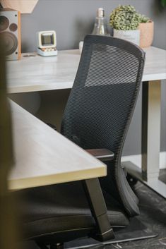 White Minimalist Study Desk Setup Standing Desk Setup, Diy Standing Desk, Small Office Design