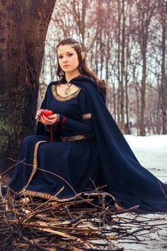 Medieval Dress Diy, Medieval Dress Peasant, Medieval Dress Princess, Medieval Dress Pattern, Elven Woman, Sixties Style, Medieval Costumes, Medieval Dresses, Medieval Clothes