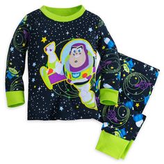 Baby will sleep to infinity and beyond in this Buzz Lightyear pajama set featuring long sleeve top and matching long pants made with all-cotton comfort in mind. Sublimacion Ideas, Minnie Mouse Outfits, Toy Story Buzz Lightyear, Toy Story Buzz, To Infinity And Beyond, Boys Pajamas, Baby Disney