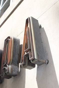 the letters are attached to the side of a building