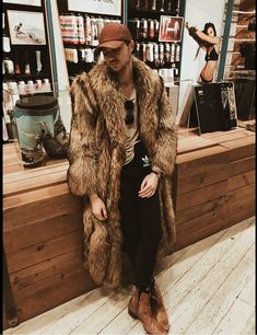 Mink Coats Outfit, Fur Coat Men, Mens Fur, Fitting Room, Long Coats, Mink Coat, Coat Men, Man Style, Men Model