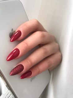 Red Acrylic Nails Almond Glitter, Winter Nails Almond Shape Red, Red Nail Designs Classy Almond, Red Oval Nails With Design, Xmas Nails Red, Elegant Red Nails, Red Nails Christmas, Christmas Nails Red, Almond Nails Red