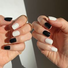 Real Nails Painted Gel Short, Short Black Nails With Accent Nail, Black And White Nails Men, Black And White Natural Nails, Black And White Dip Nails, Short Nail Designs Black And White, Black Nails Natural, Short Nails Squoval, Gel Manicure Designs Short Nails