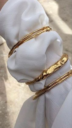 Gold Bracelets, Classy Jewelry, Stacked Jewelry, Bijoux Diy, Arm Candy