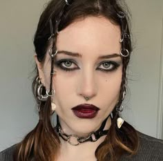 Smokey Eye Dark Lip, Post Punk Makeup, Grunge Lip Combo, Lips Makeup Ideas, Punk Makeup Tutorial, Dark Lip Combo, 2000s Emo Makeup, Cool Tone Makeup Looks, Punk Makeup Looks