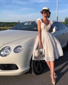 Elegant Outfit Classy, White Car, Vestidos Vintage, Elegant Outfit, Elegant Fashion, Classy Outfits, Chic Outfits