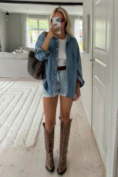 Farm Fashion, Fall Boots Outfit, Zach Bryan, Country Concert Outfit, Lady Fashion, Country Concert, Cowgirl Outfits