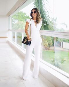 Macacão para o Réveillon- Looks para se Inspirar Classic Chic Outfits, Special Event Outfit, Bridesmaids Jumpsuits, White Party Outfit, White Jumpsuit Dress, Classic Chic Style, Designer Jumpsuits, Pinterest Fashion