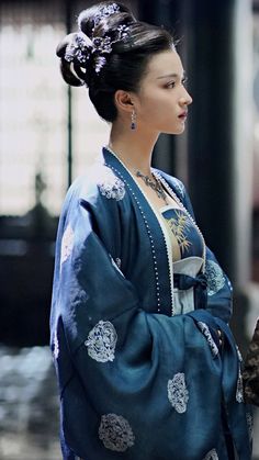 Rajputi Dress, Chinese Traditional Costume, Ancient Chinese Clothing, Chinese Costume, Competition Costumes, Chinese Clothing, Traditional Fashion, Historical Dresses, Traditional Clothing