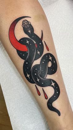 Black Out Snake Tattoo, Snake Coverup Tattoo, Black Traditional Flower Tattoo, Old School Moon Tattoo, Outside Knee Tattoo, Snake Cover Up Tattoo, Black And Red Traditional Tattoo, Snake Knee Tattoo, Blood Moon Tattoo