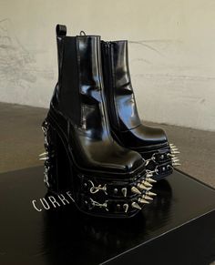 Goth Shoes Aesthetic, Botas Grunge, Gothic Heels, Spiked Shoes, Normcore Fashion, Demonia Boots, Goth Shoes, Demonia Shoes, Gothic Shoes