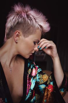 Shaved Hair Cuts, Hair Photography, Mohawk Hairstyles, Edgy Short Hair, Punk Hair, Funky Hairstyles, Very Short Hair