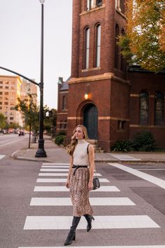 Winter Midi Skirt Outfit, Pleated Skirt Outfit Ideas, Denim Midi Skirt Outfit, Pleated Skirt Outfits, Midi Skirt Winter, Aline Midi Skirt, Black Pleated Midi Skirt