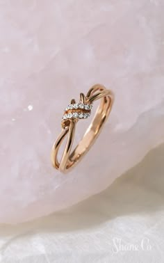 Latest Gold Ring Designs, خواتم خطوبة, قلادات متدلية, Hand Jewelry Rings, Couple Ring Design, Ring Jewellery Design, Gold Earrings Models, Modern Gold Jewelry, Pretty Jewelry Necklaces