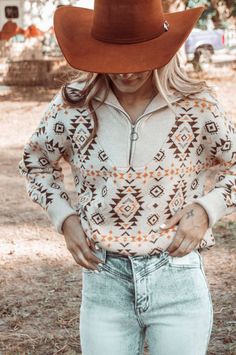 Tops Neutral Western Outfit, Western Clothing For Women, Modern Country Outfits, Homestead Outfits, Classy Western Outfits, Cold Western Outfit, Womens Western Outfits, Gf Outfits, Western Winter Fashion