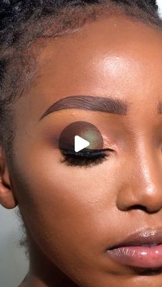 12K likes, 30 comments - glam_by_washe on December 12, 2023: "Eyeshadow Tutorial 🤌🏼 . . . . . . #makeupartist #makeupforblackwomen💋 #eyeshadowpalette #eyeshadowtutorial #kenyanmua🇰🇪 #nairobimakeupartist". Eyebrow Makeup Black Women, Brown Skin Eyeshadow Looks, Eye Shadow For Black Women, Dark Skin Eye Makeup, Quick Eyeshadow Looks, Eye Shadow Tutorial Step By Step, Eyeshadow For Dark Skin, How To Make Brown Eyes Pop, Eyeshadow Looks Tutorials