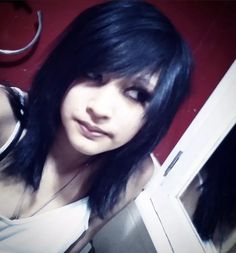 Emo Haircut 2000s, Scenemo Hair Short, Scene Layered Hair, Shoulder Length Scene Hair, Emo Hair Women, Scene Kid Haircut, Emo Haircuts Long Choppy Layers, Scene Bangs Side Swept