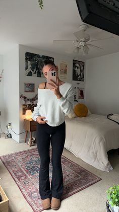 Athletic Outfit Ideas For School, Uk College Outfits, College Outfits Uk, Ava Outfit, Sixth Form Outfits, Stile Blair Waldorf, Adrette Outfits, Look Legging, Fest Outfits