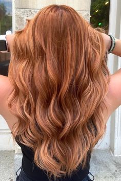 Blond vénitien : le guide complet sur cette couleur (+ 13 idées) Balayage Long Hair, Red Hair With Highlights, Red Blonde Hair, Natural Red Hair, Balayage Hair Blonde