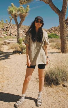 Hiking Outfit Summer Hot, Boho Hiking Outfit, Hiking Outfit Men Summer, Modest Hiking Outfit, Shorts Hiking Outfit, Hiking Outfit Women Winter, Day Hike Outfit, Plus Size Hiking Outfit, Casual Hiking Outfit