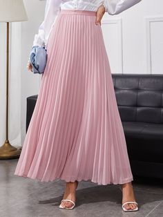 Outfits With Long Pink Skirts, Pink Pleated Maxi Skirt Outfit, Maxi Pink Skirt Outfit, Pink Skirts Aesthetic Outfit, Skirt Pleated Outfits Hijab, Long Skirt Outfits Pink, Maxi Pleated Skirt Outfit, Pink Pleated Skirt Outfit, Pink Skirt Long