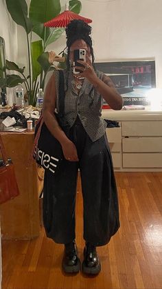 mar (@mariahbtw) • Instagram photos and videos Grad Outfits For Mom, Art School Fashion, Concept Clothing, Fashion Organization, Instagram Content, Boho Chic Outfits, February 19, Eclectic Fashion, Mode Inspo