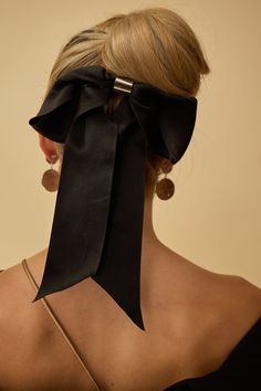 Indulge in a touch of luxury with our Glossy Satin Bow Barrette. Featuring an ultra elevated bow with a metal center, this barrette offers a sophisticated and exclusive touch to any hairstyle. Available in two sleek color options, add a soft satin fabric to your look. Black Tie Optional, Glam Boho, Bows Christmas, Big Hair Bows, Bow Barrette, Blusher Veil, Halo Headband, Headband Jewelry, Cocktail Jewelry