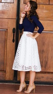 Skater Skirt Outfit, Rok Midi, Modest Dresses Fashion, Midi Flare Skirt, Crochet Skirt, Church Outfits, Mid Length Skirts, White Skirt