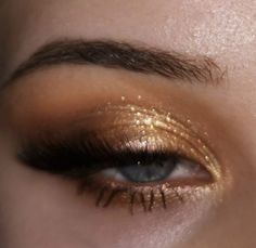 Golden glam eye makeup Lashes, Glitter, Makeup, Gold, Beauty, Make Up