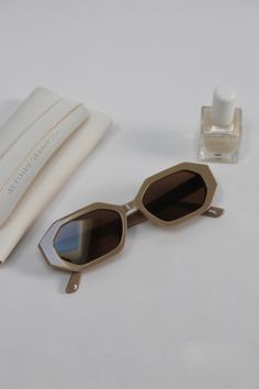 The Harley Sunglasses provide a playful vibe for everyday wear. Pair with the Raw Silk Anita Bandeau and Oliver Short for a perfectly laidback, cool vacation look. Designed in Sydney, Australia / Ethically and sustainably Made in China Comes boxed with a Beyond Stranger vegan leather storage case + cloth. Category 3 Lens / UV400 100% UV Protection Brown Sunglasses For Everyday Summer Use, Retro Sunglasses With Tinted Lenses As Gift, Retro Sunglasses With Tinted Lenses As A Gift, Retro Sunglasses With Tinted Lenses For Gift, Trendy Beige Rectangular Sunglasses, Casual Beige Rectangular Sunglasses, Chic Sunglasses With Tinted Lenses, Trendy Sunglasses With Polarized Lenses As Gift, Summer Sunglasses With Uv Protection For Gift