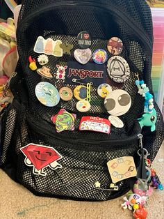 I made most of those pins, AND the keychains i have ARE SO CUTE EEK ‼️ i swear it looks cooler in person 🪤#hamilton #bfdia #cool #backpack #pins #keychains #diy #gojo Clear Backpack Decoration Ideas, Cute Backpack Decorations, Keychains On Bag, Backpack Keychains Diy, Backpack With Patches And Pins, Decorate My Backpack, Backpack With Keychains And Pins, Backpack Pins Aesthetic