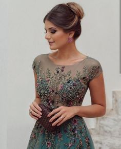 vestido bordado patrícia bonaldi - vestidos de festa patricia-bonaldi Lace Evening Dress Long, Fancy Shirt, Ball Gown Skirt, Beaded Prom Dress, Romantic Dress, Mom Dress, Groom Dress, Fall Fashion Outfits, Evening Dresses Long