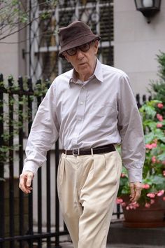 Grandpa Style, Classic Clothing, Woody Allen, Classic Outfits, Men Looks, Stylish Men, Khaki Pants, Felt, Style Inspiration