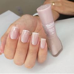 Aprenda tudo o que precisa para se tornar uma profissional da área de manicure e pedicure especialista em técnicas de cutilagem e esmaltação! Unhas do pé decoradas /Unhas de paisagem /Unhas galáxia	 /Unhas aurora boreal /Unhas oceânicas /Unhas de deserto /Unhas efeito pedra preciosa /Unhas virada do Ano /Cutilage /Unhas Natalinas /Unhas Vintage /Francesinhas /Esmaltação /pé de Cure /manicure /Unha Degradê /Aplicação de Glitter /Unhas Decoradas #UnhasDecoradas /unhas encravada /unhas decoradas. Nude Nail Polish, Stylish Nails Designs, Nail Art Designs Summer, Neutral Nails, Manicure Y Pedicure, Pretty Acrylic Nails, Nail Paint, Manicure E Pedicure, Acrylic Nail Designs