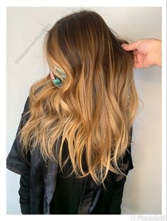 Golden Blonde Hair With Dark Roots, Balayage Caramel, Balayage Straight Hair, Hair Fixing, Brown Hair With Blonde Highlights