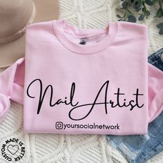 "Nail Artist Custom Shirt & Sweatshirt. Introducing our personalized \"Nail Artist\" tshirt, where creativity meets individuality! This cozy garment is crafted for those who transform fingertips into works of art, featuring the added touch of customization with your own RRSS. The stylish and impactful design pays homage to the artistry of nail styling, making it the perfect blend of fashion and personal pride. Whether you're in the salon creating stunning nail designs or simply want to showcase your passion for nail artistry, this sweatshirt is a warm and personal statement. Step into a world of style and individualized appreciation with our \"Nail Artist\" sweatshirt--it's more than just clothing; it's a personalized tribute to your creativity and expertise in the beauty industry. ☆ 50% c Nail Tech Shirts, Vinyl T Shirts, Work Mugs, Retro Nails, Make Your Own Shirt, Stunning Nail Designs, Artist Business Cards, Nail Room, Artist Custom