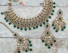 Beautiful flexible Indian Bollywood necklace jewellery set with tikka headpiece & earrings.  Gold base with silver Kundan style stones and green beads.  Earring drop is: 8 cm Green Stone Necklace Indian, Tikka Headpiece, Bollywood Necklace, Festival Necklace, Green Stone Necklace, Bridal Choker, Indian Necklace, Pearl Jewelry Sets